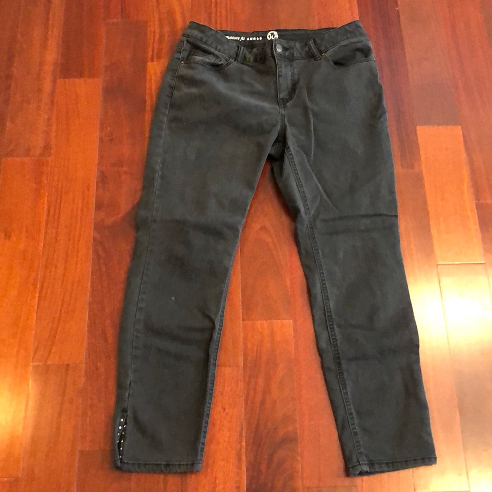Ankle pants women’s size 8 black / charcoal jeans